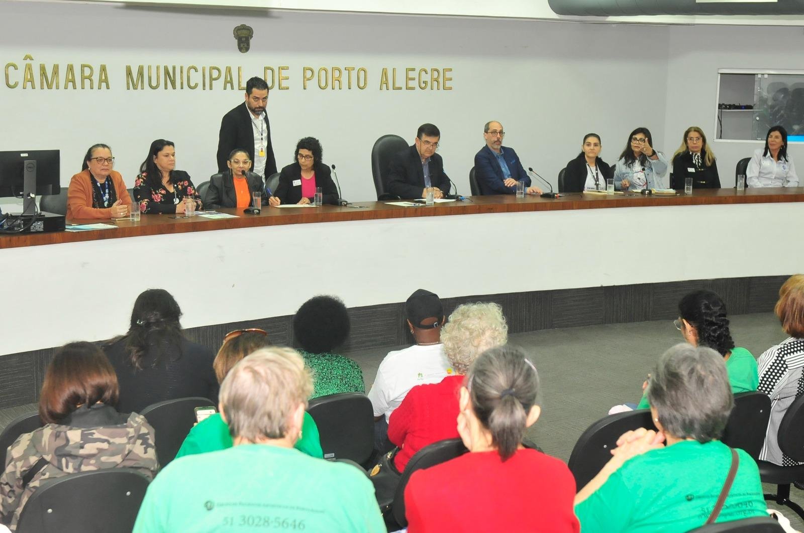Evento na C&acirc;mara de Vereadores contou com a participa&ccedil;&atilde;o de profissionais da &aacute;rea da sa&uacute;de e pacientes diagnosticados com doen&ccedil;as reum&aacute;ticas