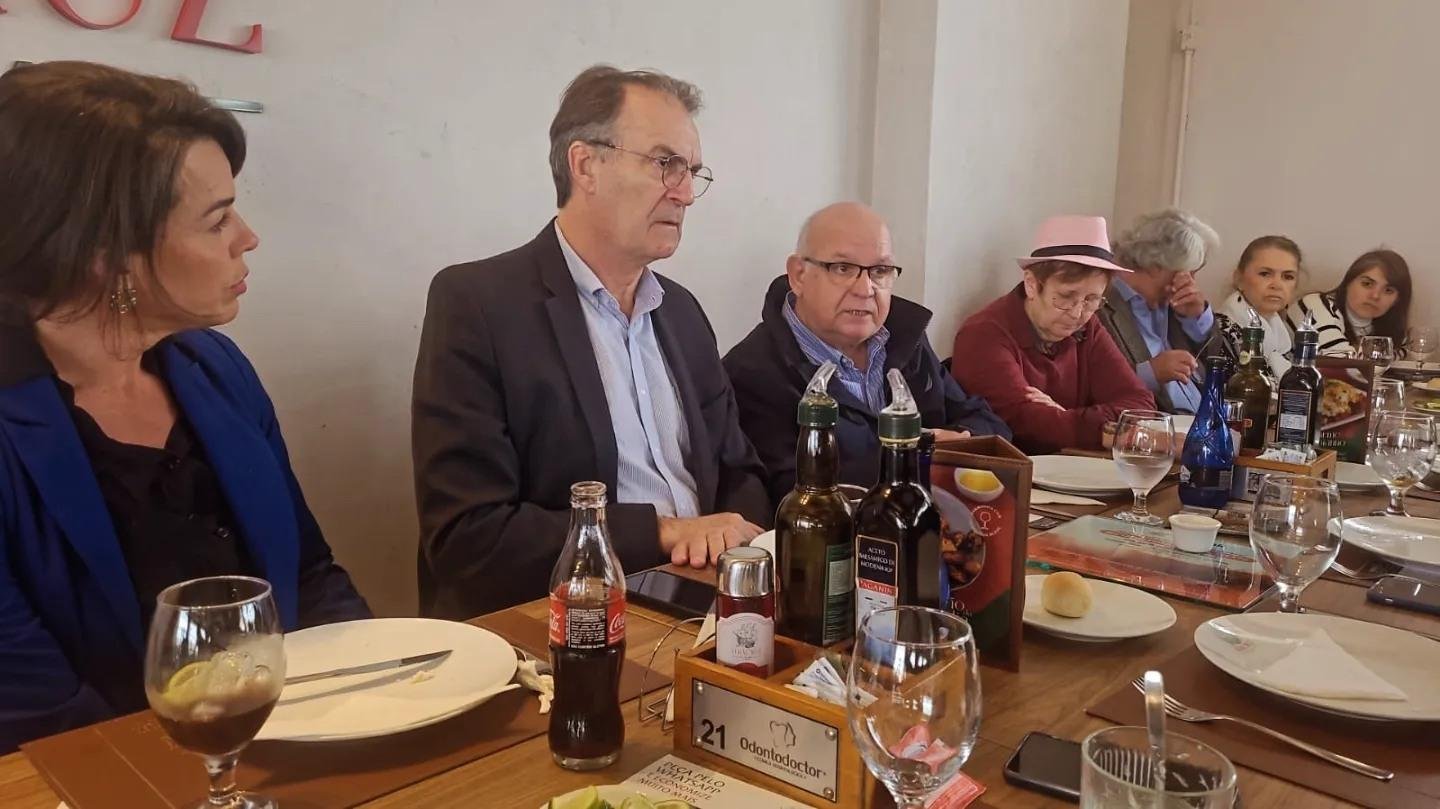 Burmann e Romildo estiveram juntos em reuni&atilde;o-almo&ccedil;o do PDT em Santa Maria