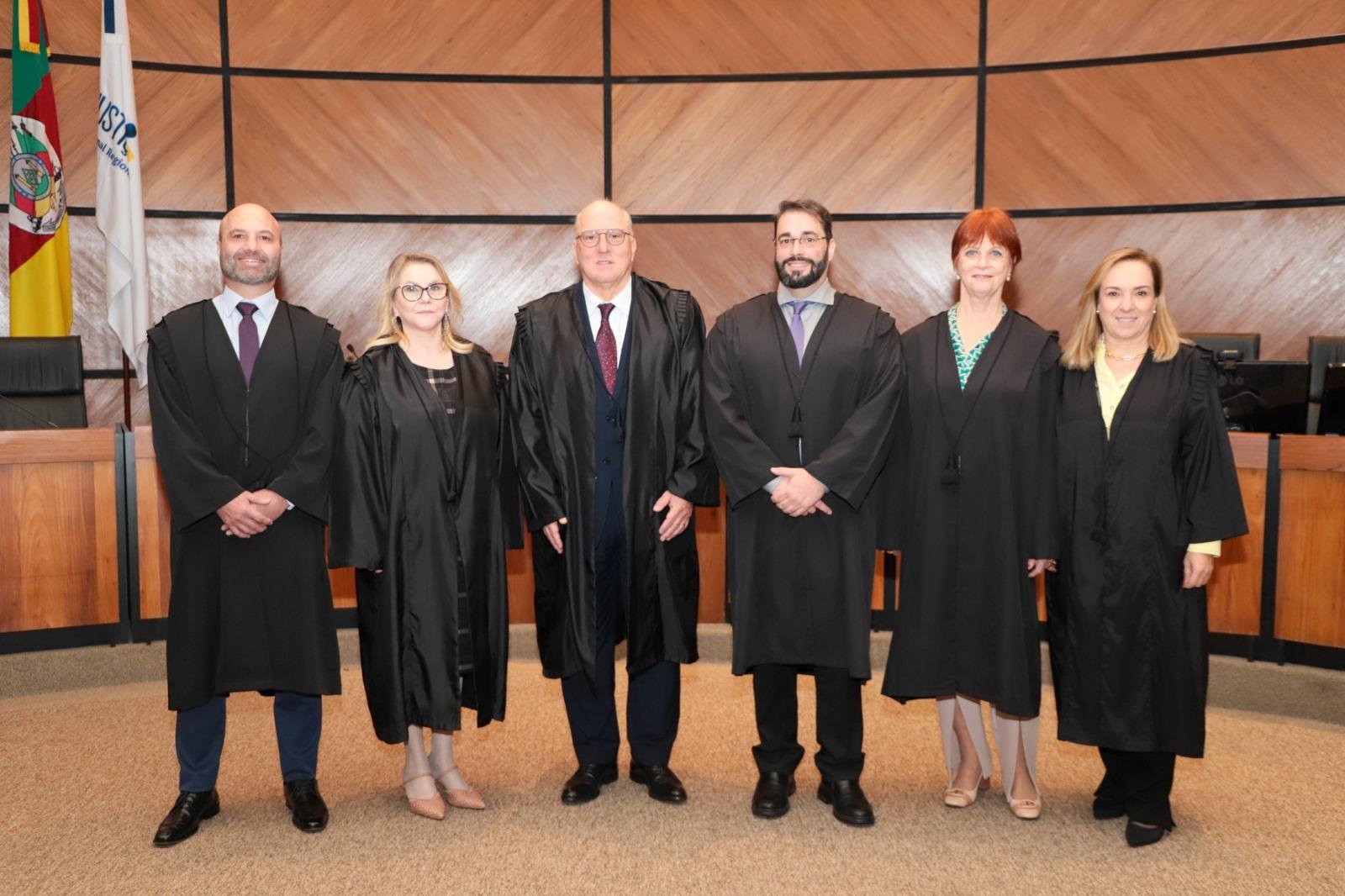 Fabiano Beserra (e), La&iacute;s Helena Nicotti, Ricardo Martins Costa, Alexandre Corr&ecirc;a da Cruz, Maria Madalena Telesca e Maria Silvana Rotta Tedesco foram eleitos para a administra&ccedil;&atilde;o do TRT-4