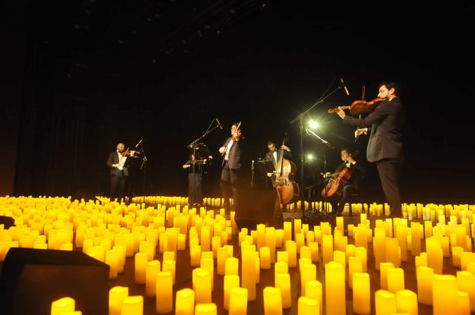 "Candlelight: 100 Anos da Warner Bros" inclui trilhas de produ&ccedil;&otilde;es de sucesso como "O Senhor dos An&eacute;is", "O M&aacute;gico de Oz", "Friends" e "Harry Potter"