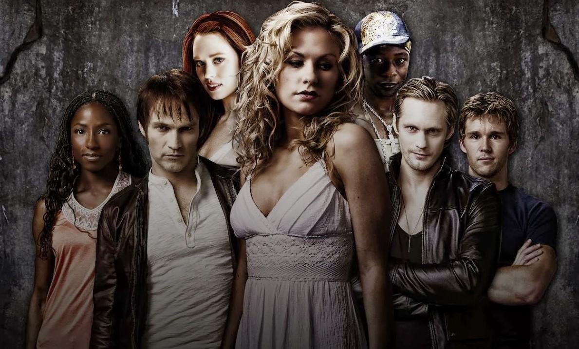 Em um mundo onde vampiros e humanos convivem, &lsquo;True Blood&rsquo; estreia na Netflix na pr&oacute;xima quarta-feira, na Netflix, mostrando como o dia a dia de uma gar&ccedil;onete telepata vira de cabe&ccedil;a para baixo depois que ela conhece um estranho
