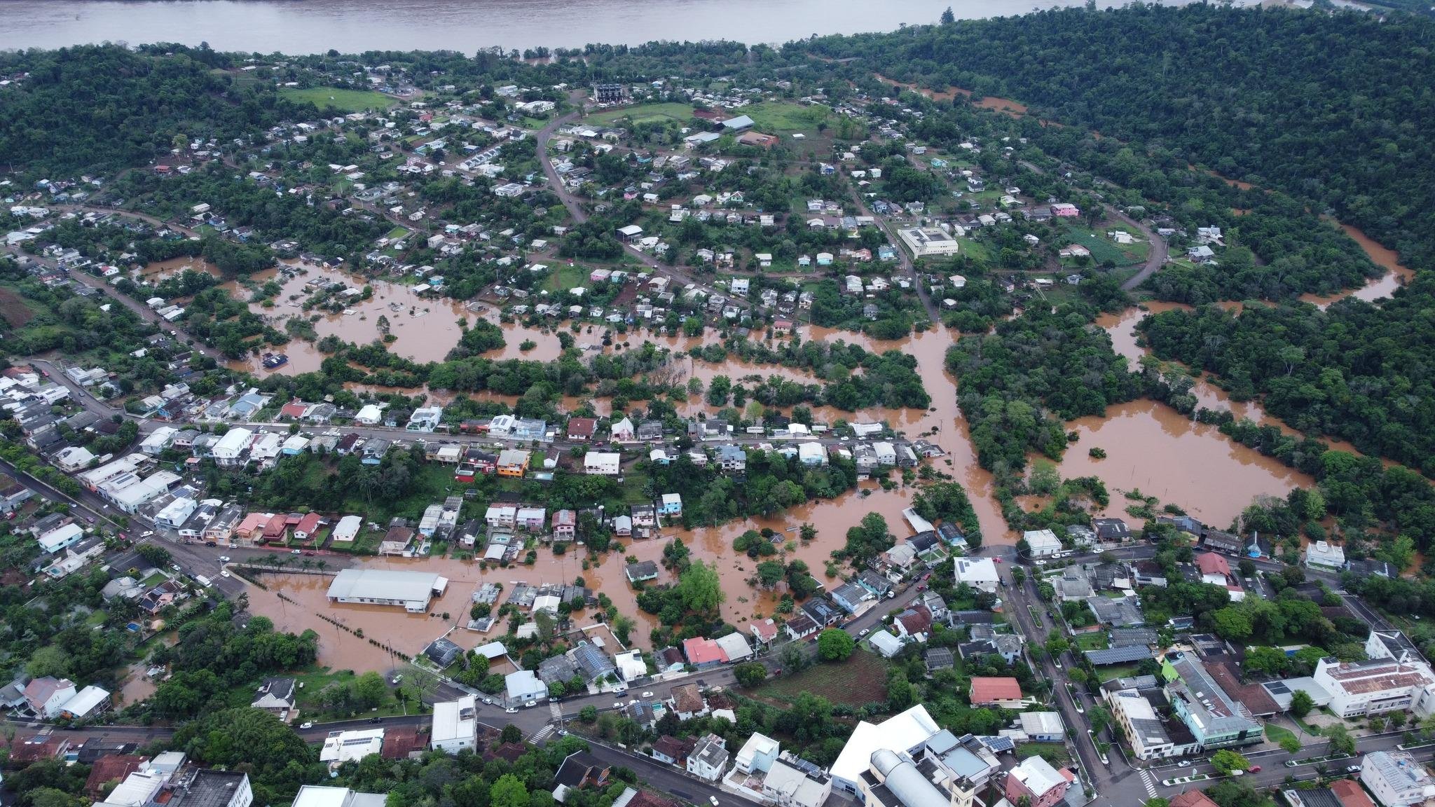 No momento, o n&iacute;vel do rio encontra-se est&aacute;vel, mas a situa&ccedil;&atilde;o &eacute; monitorada constantemente
