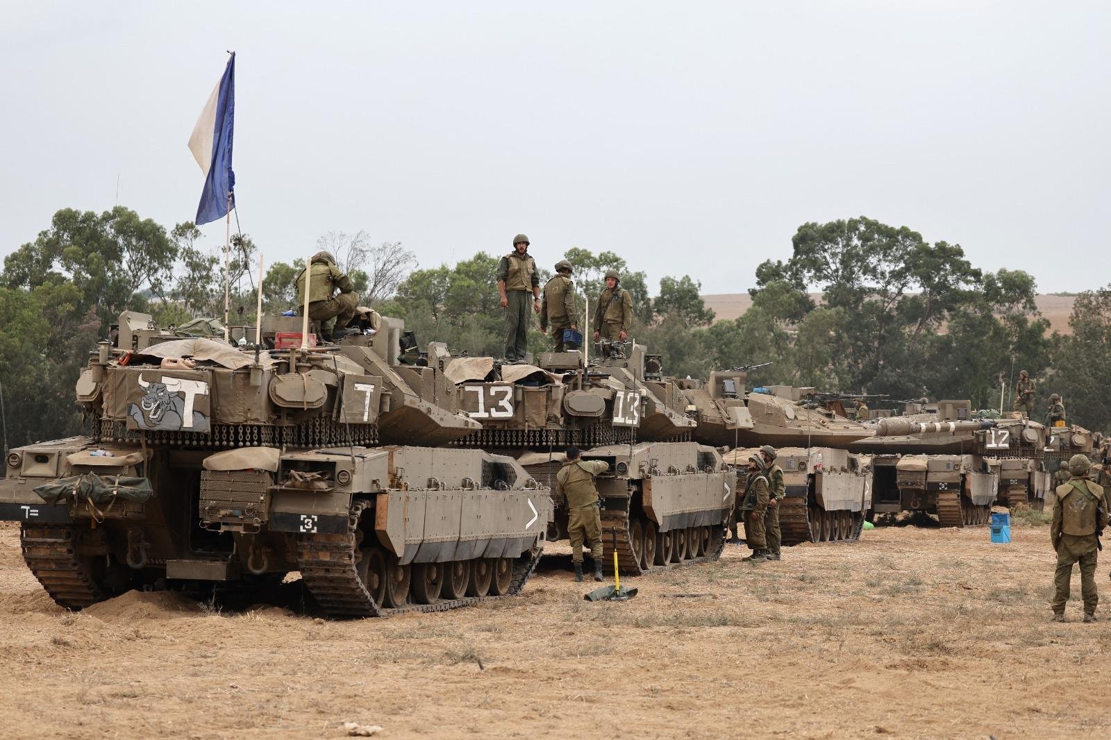 Militares do ex&eacute;rcito de Israel em contraofensiva contra o grupo isl&acirc;mico Hamas