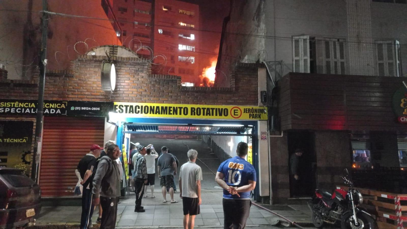 Chamas geravam muita fuma&ccedil;a na regi&atilde;o