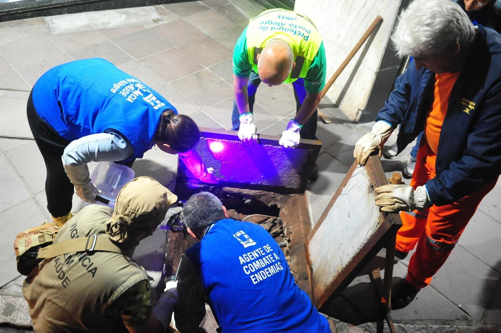Vigil&acirc;ncia em sa&uacute;de de Porto Alegre, junto a Prefeitura de Porto Alegre e o Departamento Municipal de &Aacute;gua e Esgoto realizaram a captura dos animais.