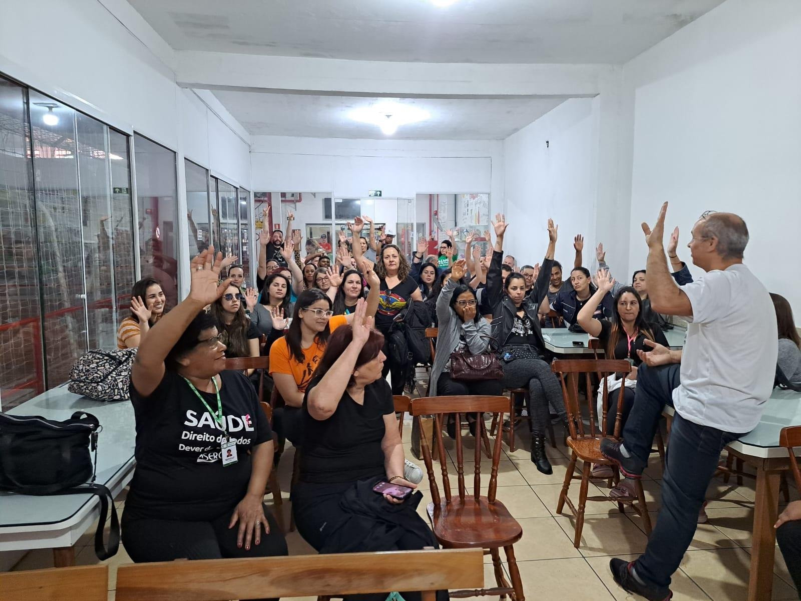 A decis&atilde;o foi definida pela maioria em assembleia realizada &agrave;s 15 horas no Sindicato dos Metal&uacute;rgicos juntamente com a diretoria do Sindisa&uacute;de