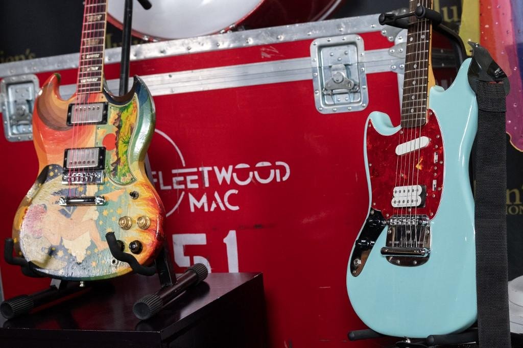 Gibson de Clapton e uma Fender Mustang de Kurt  Cobain