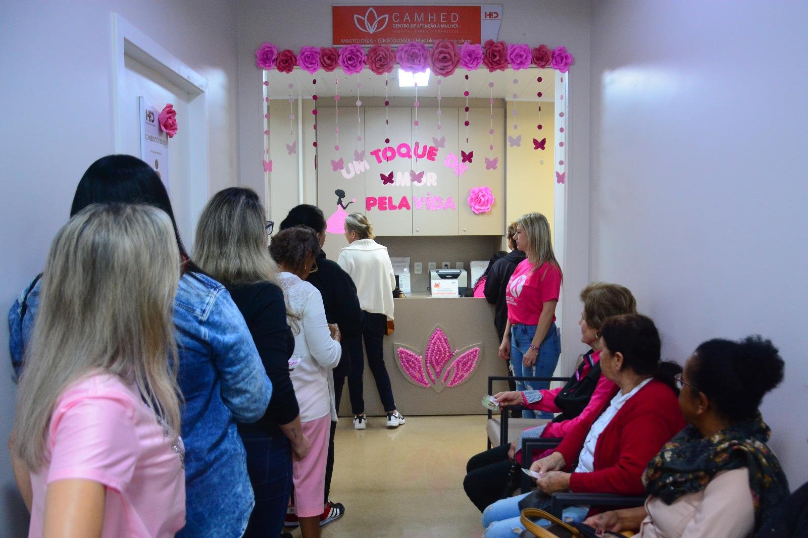 Mais de 300 mulheres foram atendidas na Campanha Outubro Rosa realizada no Hospital Ernesto Dornelles
