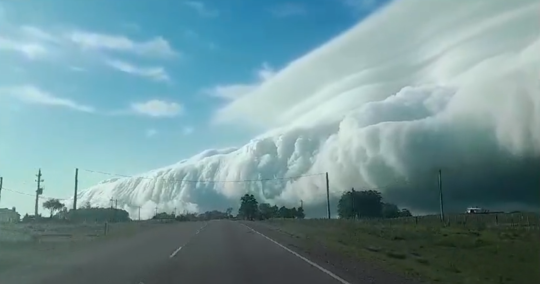 Forma&ccedil;&atilde;o de nuvens foi filmada na Ruta 26, que liga departamentos como Tacuaremb&oacute; e Paysand&uacute; a Melo, em Cerro Largo