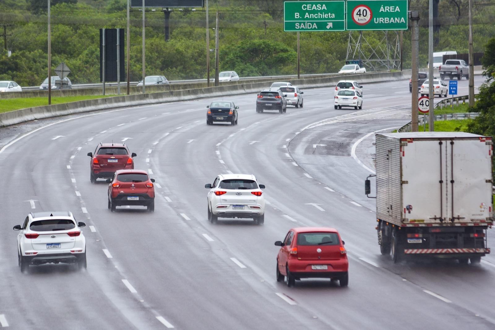 Mais de 18 mil ve&iacute;culos j&aacute; haviam passado pela Freeway at&eacute; o in&iacute;cio da tarde desta quinta-feira em dire&ccedil;&atilde;o ao Litoral Norte