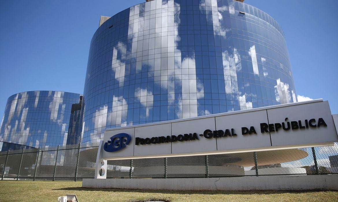 A Procuradoria entende que as legisla&ccedil;&otilde;es estaduais questionadas violam v&aacute;rios dispositivos da Constitui&ccedil;&atilde;o Federal