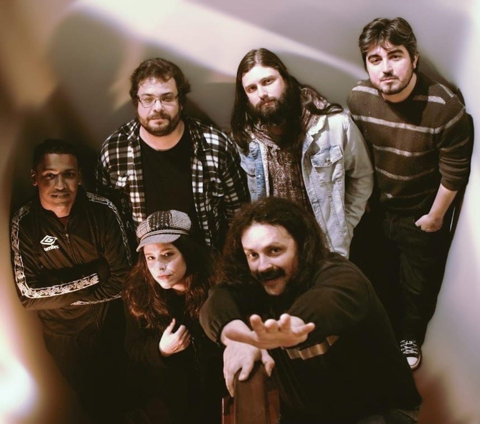 Banda Pequena Serenata, formada por Liane Tonelotto, Ciro Gale&atilde;o, Rafael Sonic, Eduardo Raguse e Chico de Freitas