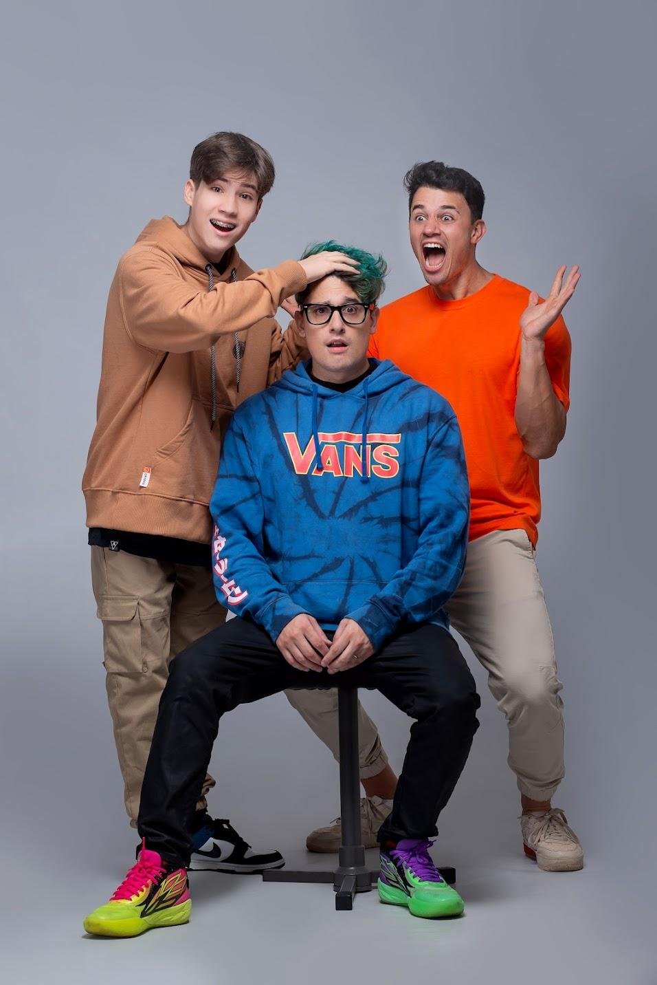 O comediante e fen&ocirc;meno do YouTube Erick Clepton contracena com seus irm&atilde;os Pierre e George
