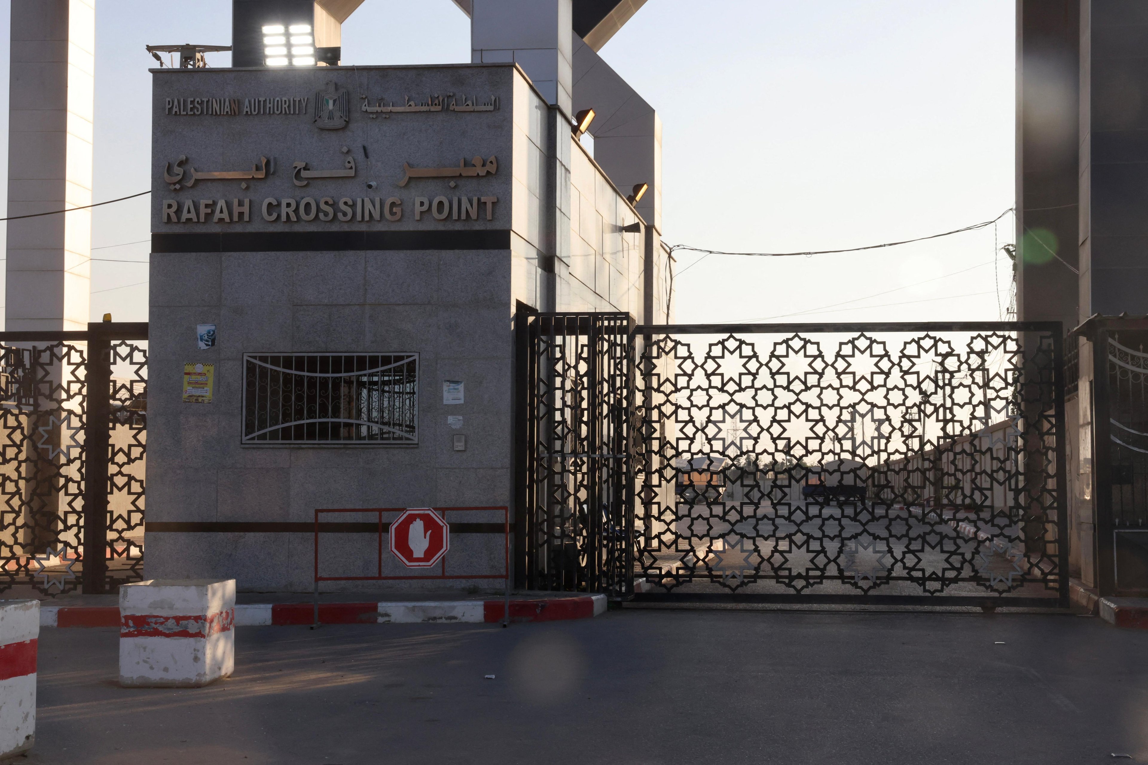 Port&atilde;o por onde os brasileiros ter&atilde;o de passar para deixar Gaza e entrar no Egito, perto de Rafah, Gaza