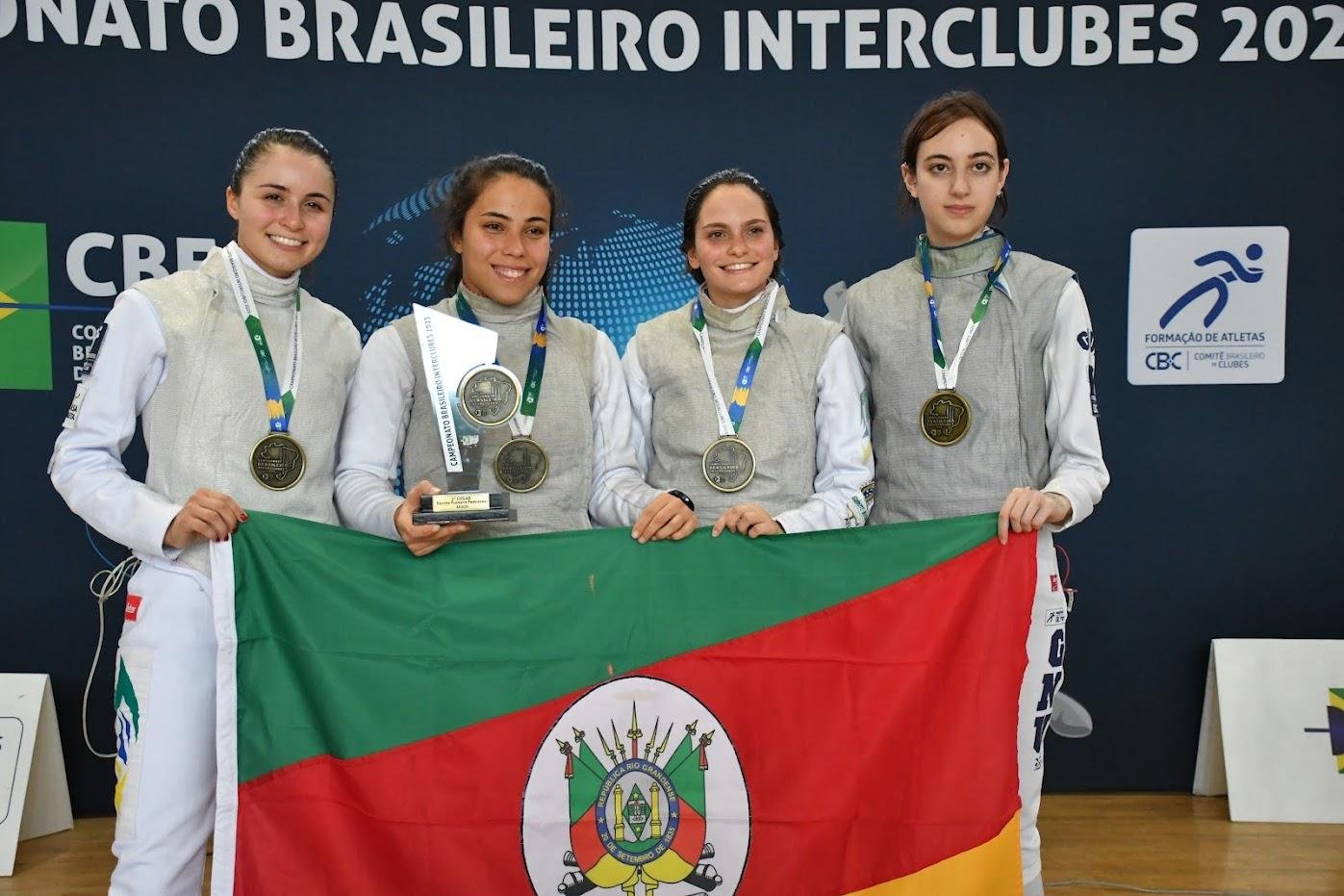 Equipe ga&uacute;cha foi campe&atilde; na disputa por equipes do florete