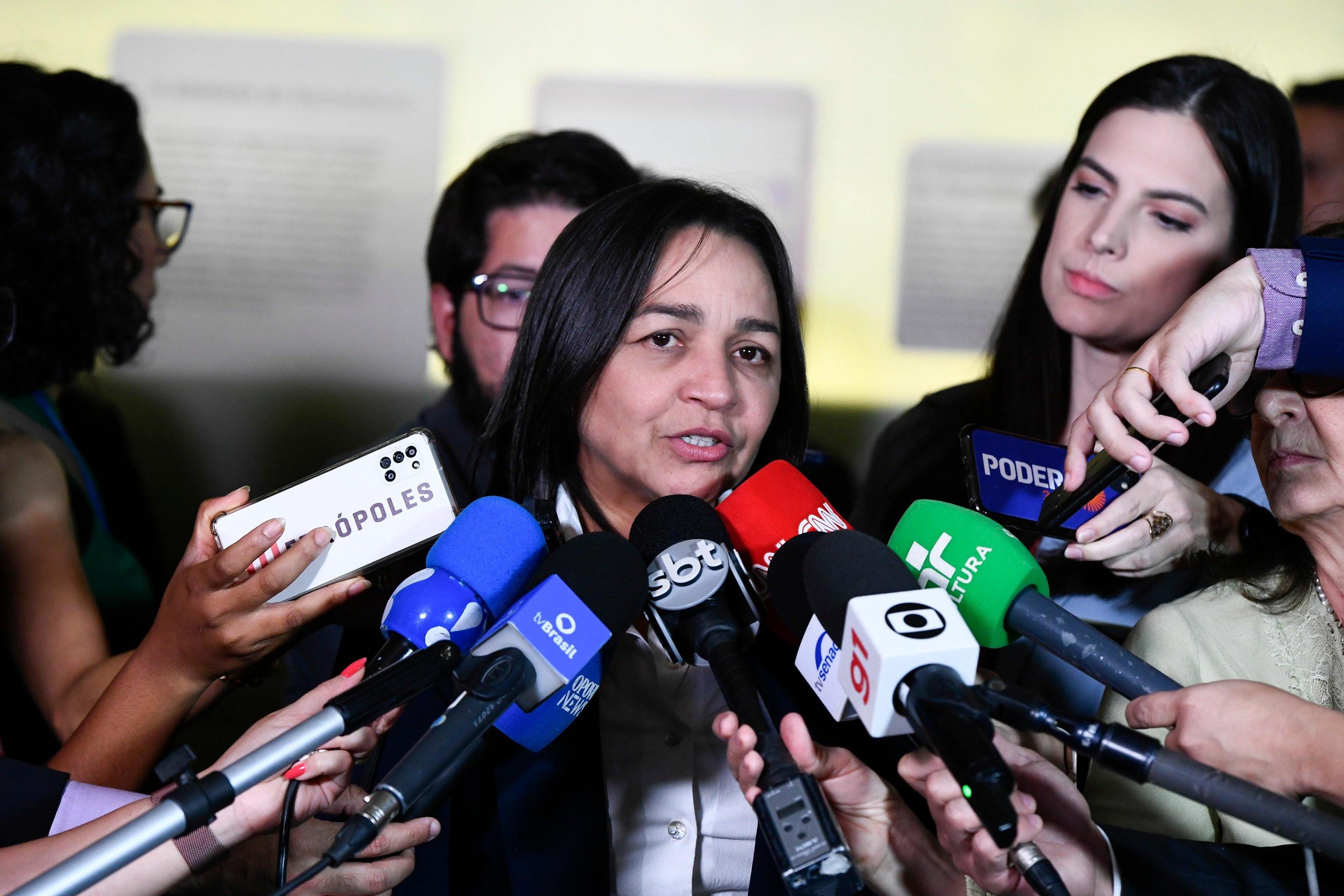 A promessa de Eliziane &eacute; a de inclus&atilde;o de depoimentos e documentos obtidos pela CPMI em seu parecer