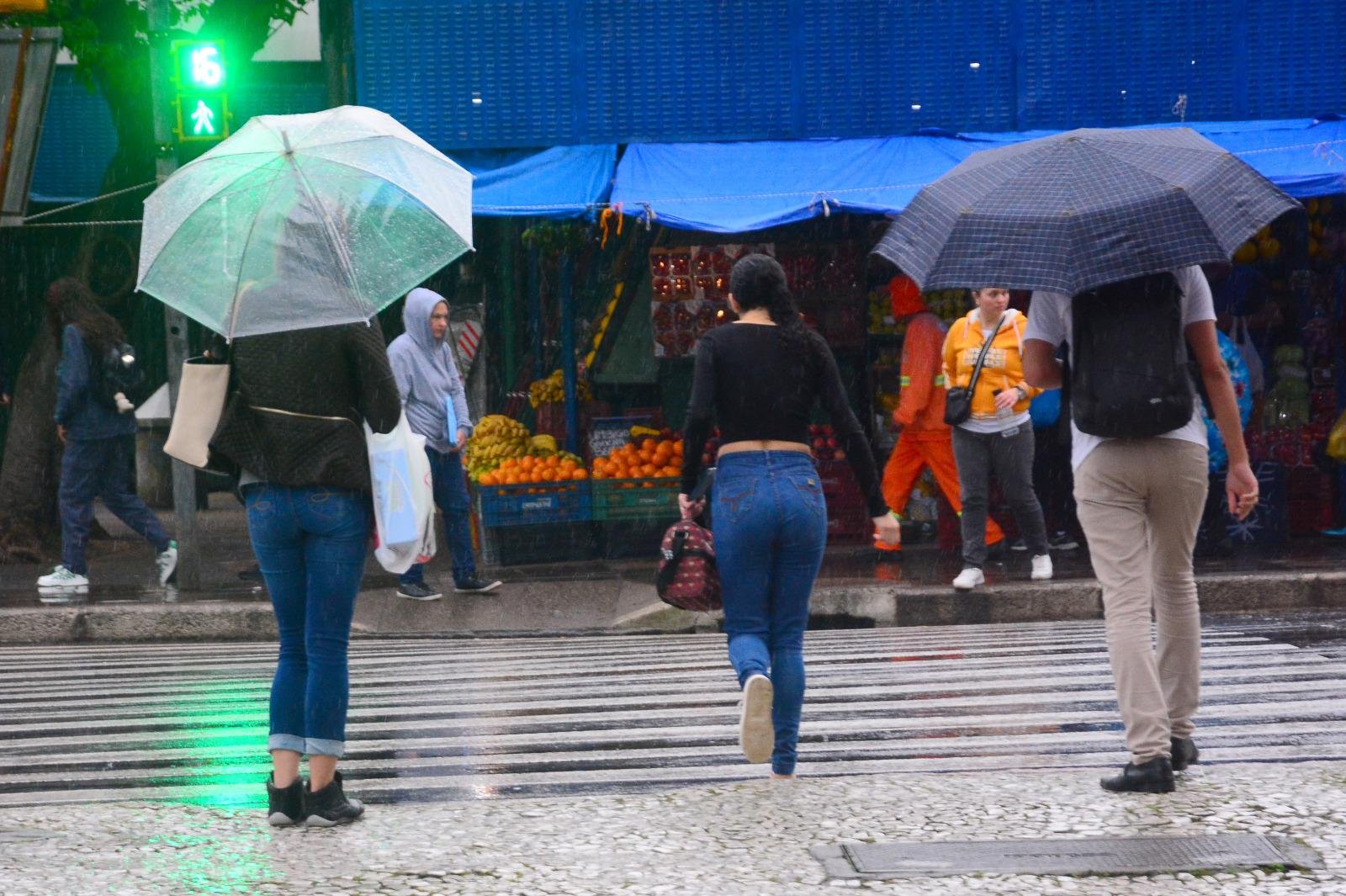 Trovoadas s&atilde;o esperadas e h&aacute; risco de temporais isolados, especialmente de granizo
