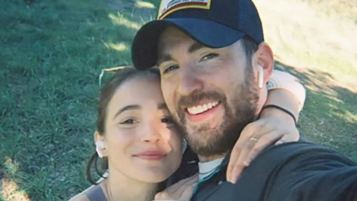 Chris Evans e Alba Baptista