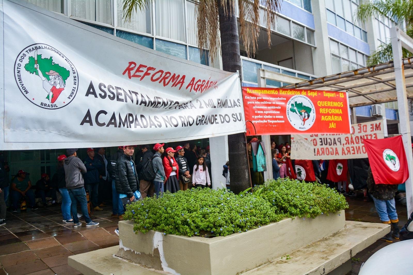Na sede do Incra, o MST reivindicou o assentamento imediato de 250 fam&iacute;lias em cinco &aacute;reas do governo federal.