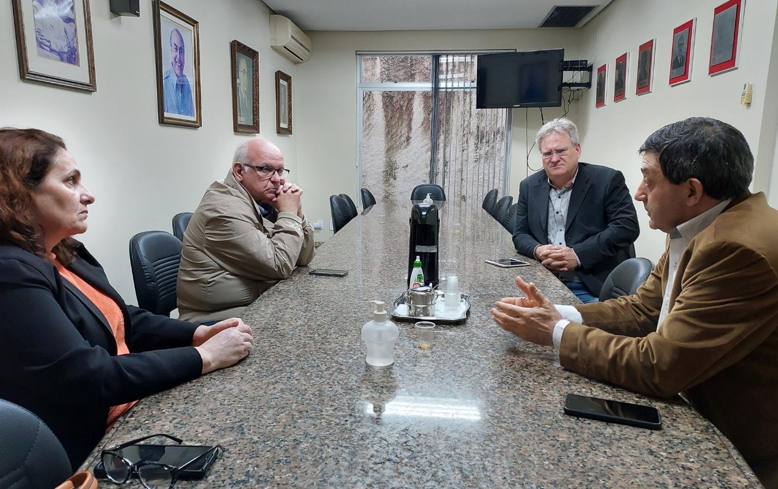 Romildo Bolzan e M&aacute;rio Bruck, em encontro na sede do PDT