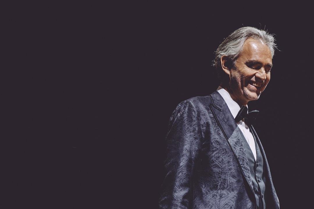 Andrea Bocelli anuncia turn&ecirc; em celebra&ccedil;&atilde;o a seus 30 anos de carreira