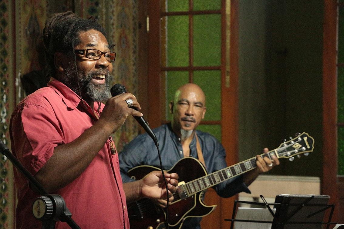 Os m&uacute;sicos Paulo Dion&iacute;sio e Gilberto Oliveira se unem para show em homenagem a Luiz Melodia