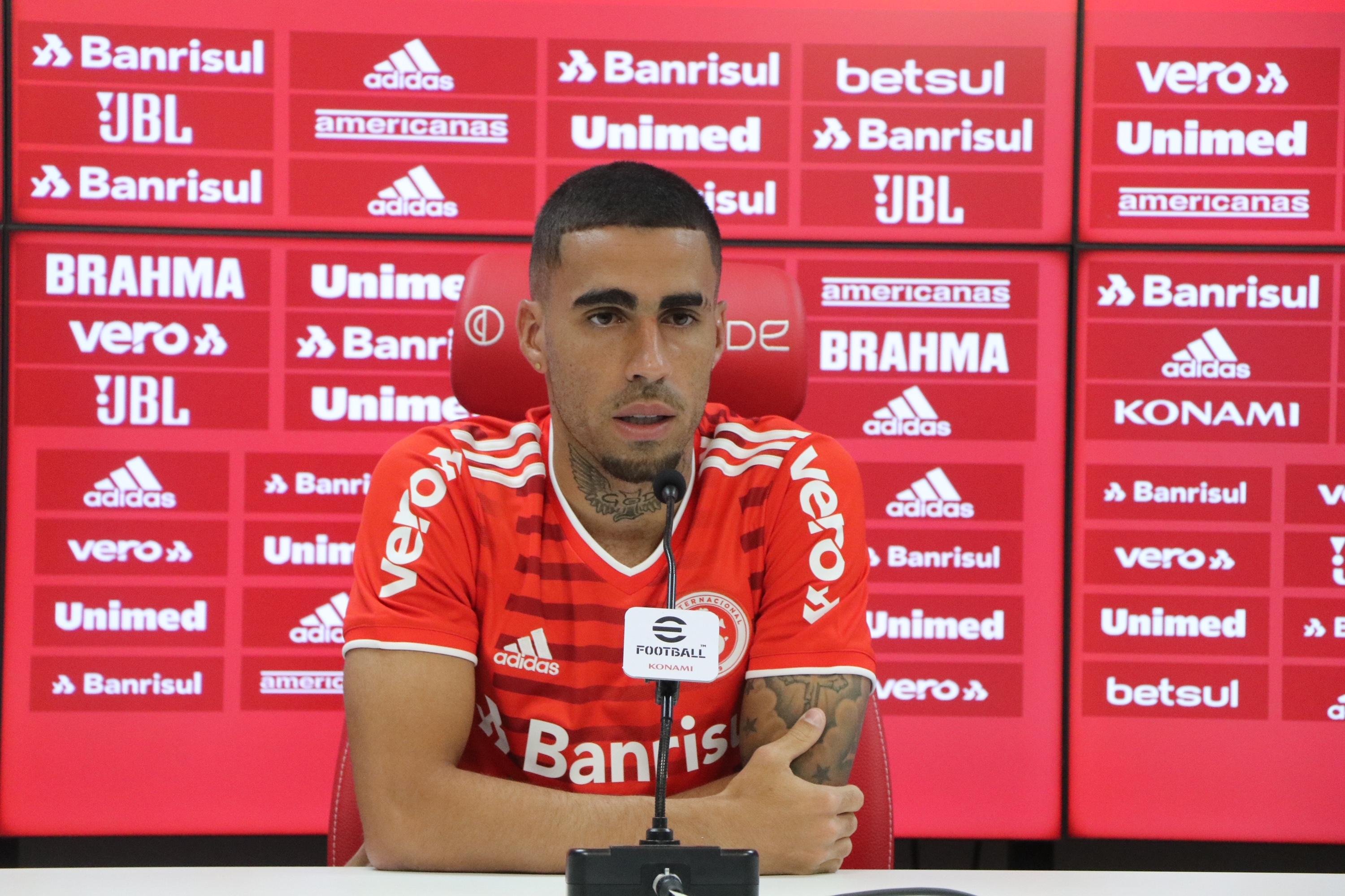 Meio-campista atua no time desde 2022