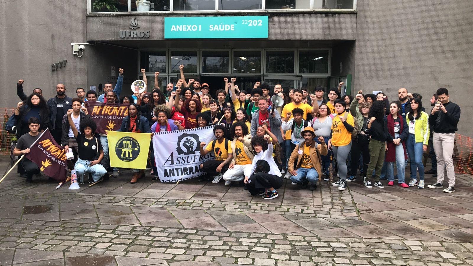 A manifesta&ccedil;&atilde;o aconteceu na Faculdade de Biblioteconomia e Comunica&ccedil;&atilde;o da Ufrgs
