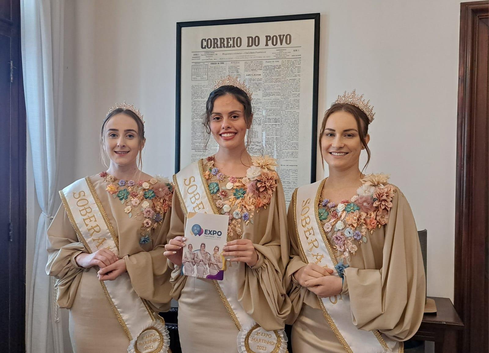 A corte de soberanas &eacute; formada por Bruna Ta&iacute;s Luft, Jovana Eduarda Junges Pick e Marin&ecirc;s Tha&iacute;s Dill.