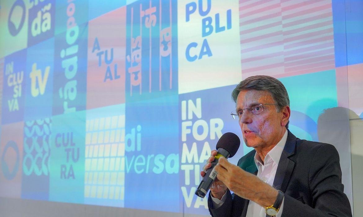 Jornalista H&eacute;lio Doyle