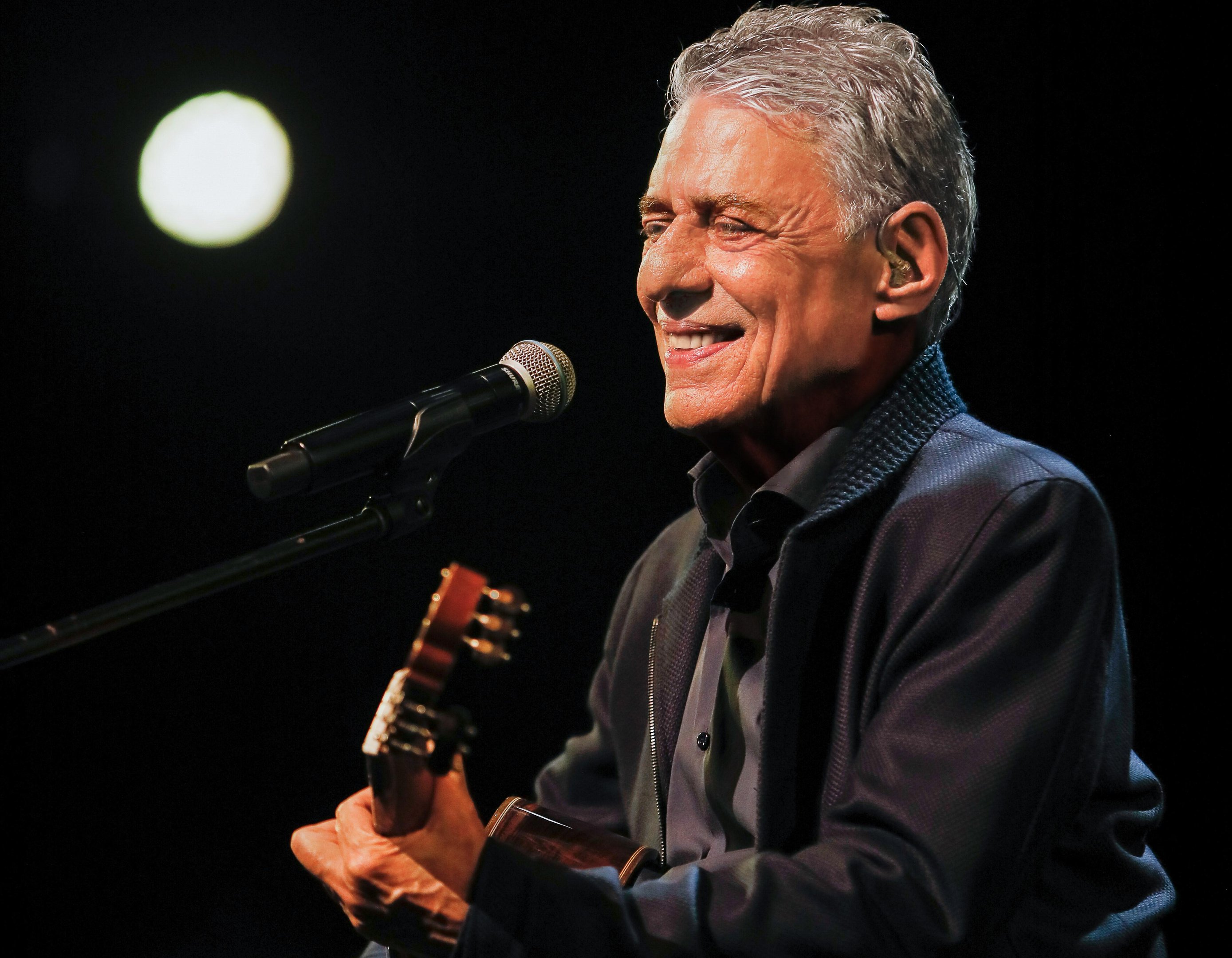 Nesta sexta-feira, dia 20, chega &agrave;s plataformas digitais a vers&atilde;o ao vivo de &ldquo;Meu Guri&rdquo;, de Chico Buarque