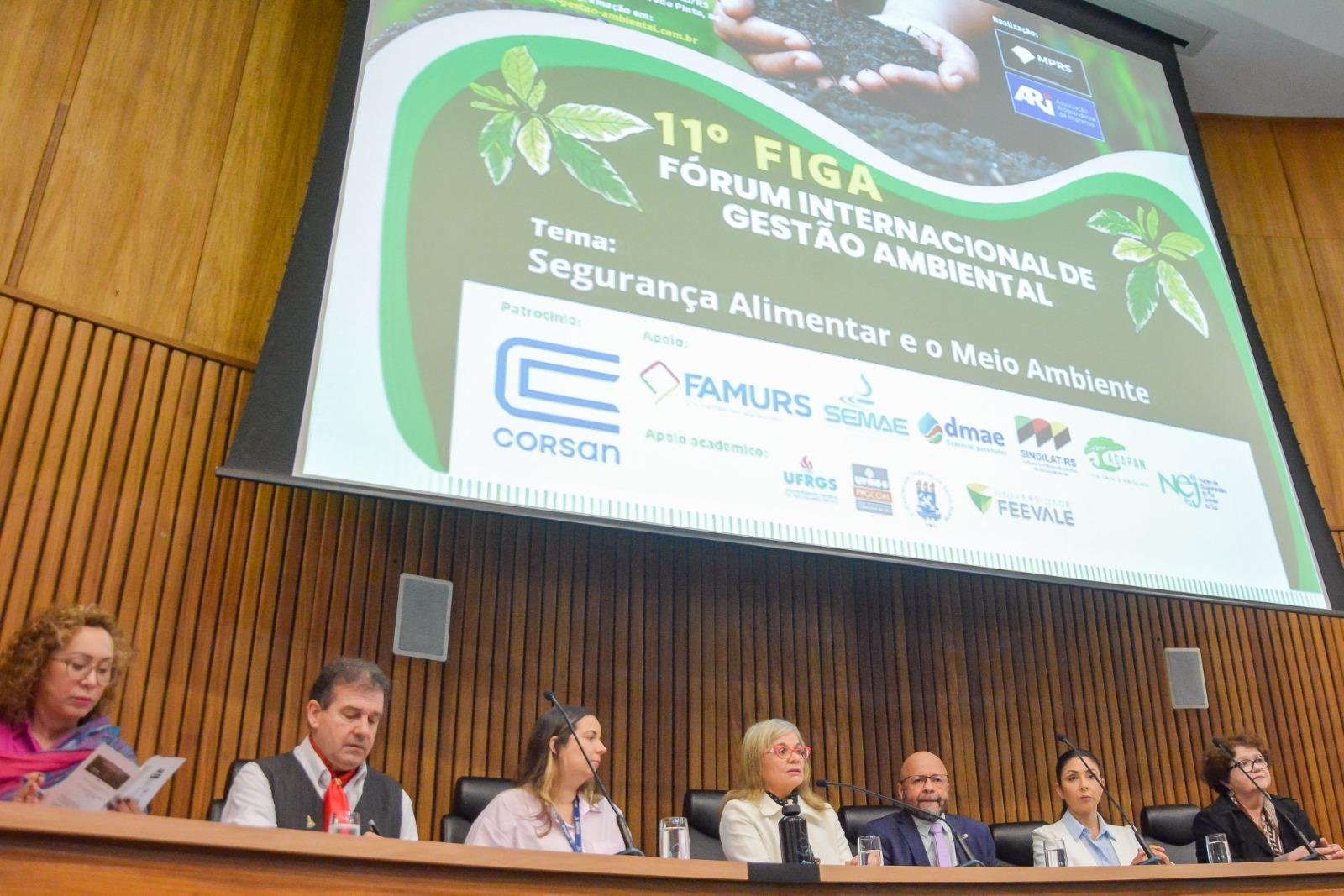 Autoridades participaram nesta quinta-feira da abertura do evento