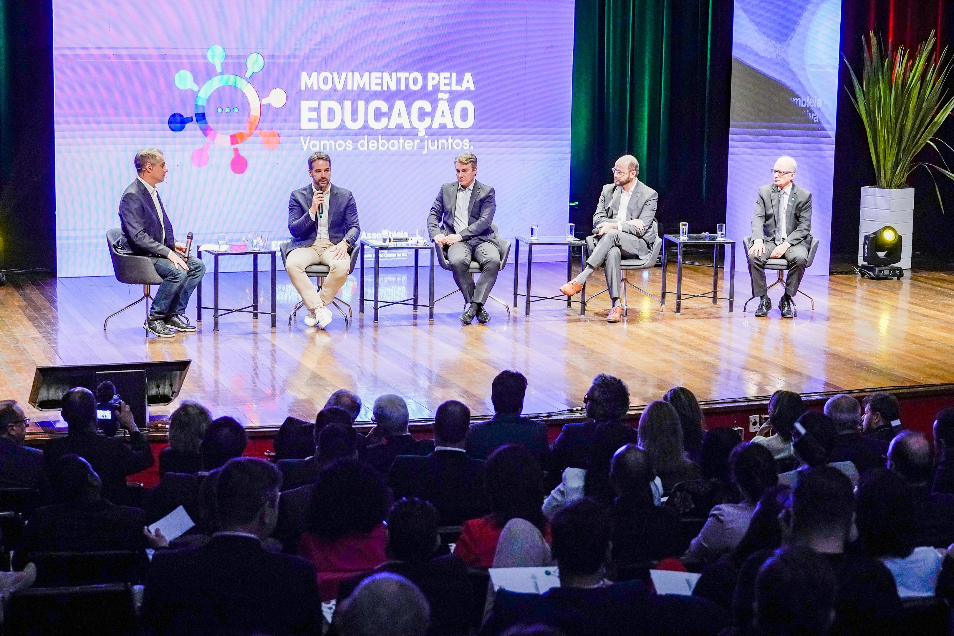 Governador Eduardo Leite recebeu sugest&otilde;es no encerramento do ciclo de debates