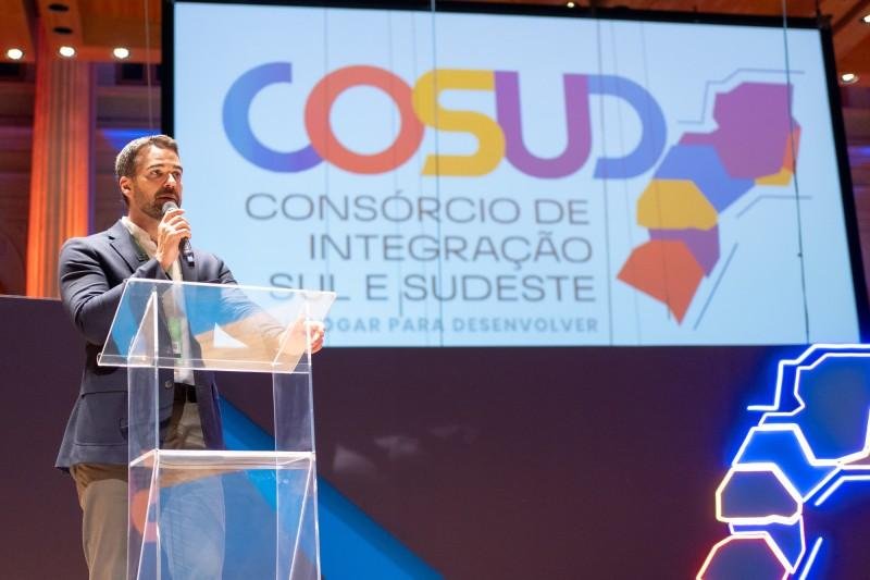 Eduardo Leite participou da abertura do evento em S&atilde;o Paulo.