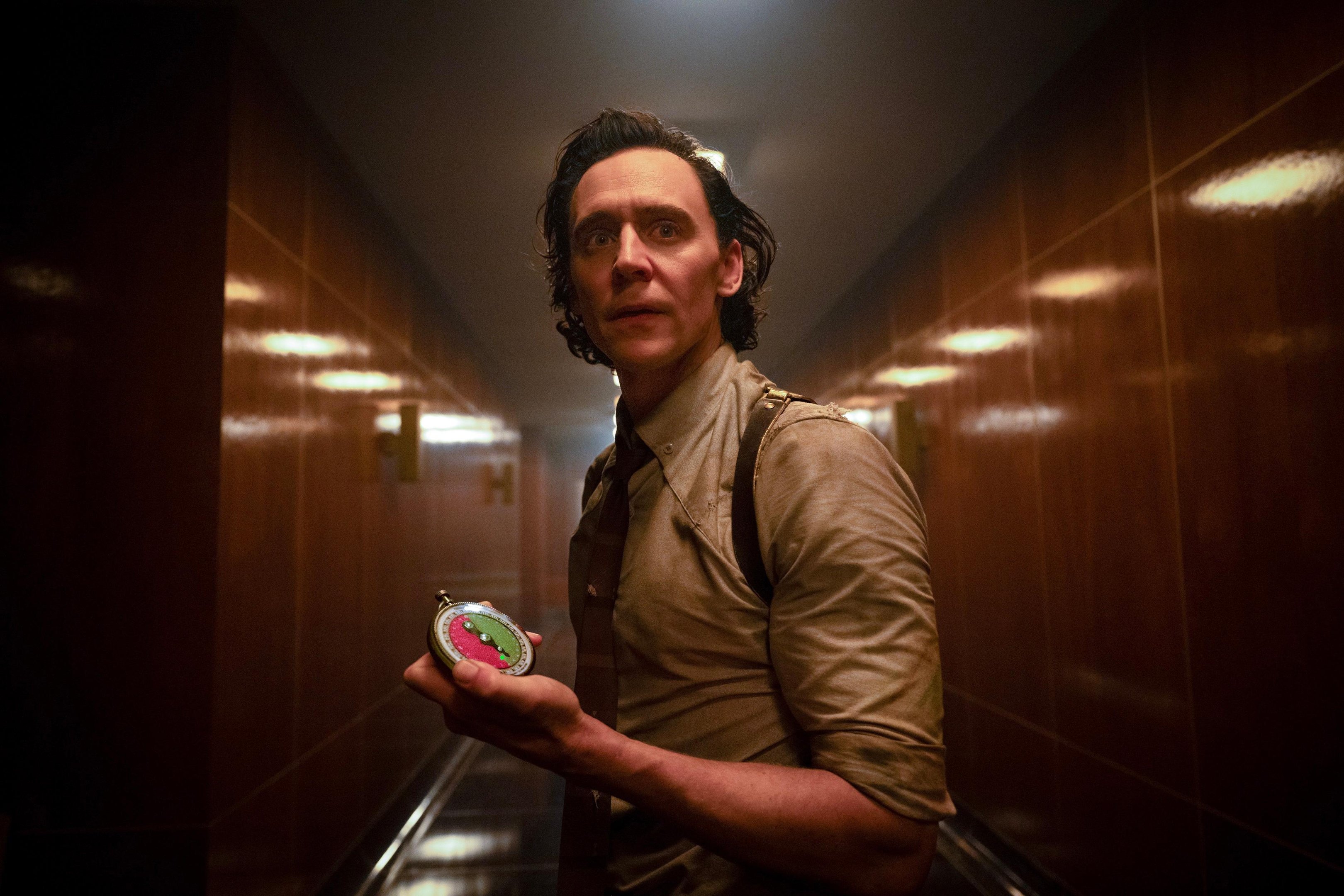 Ator Tom Hiddleston na temporada 2 de 'Loki', exibida no canal Disney+
