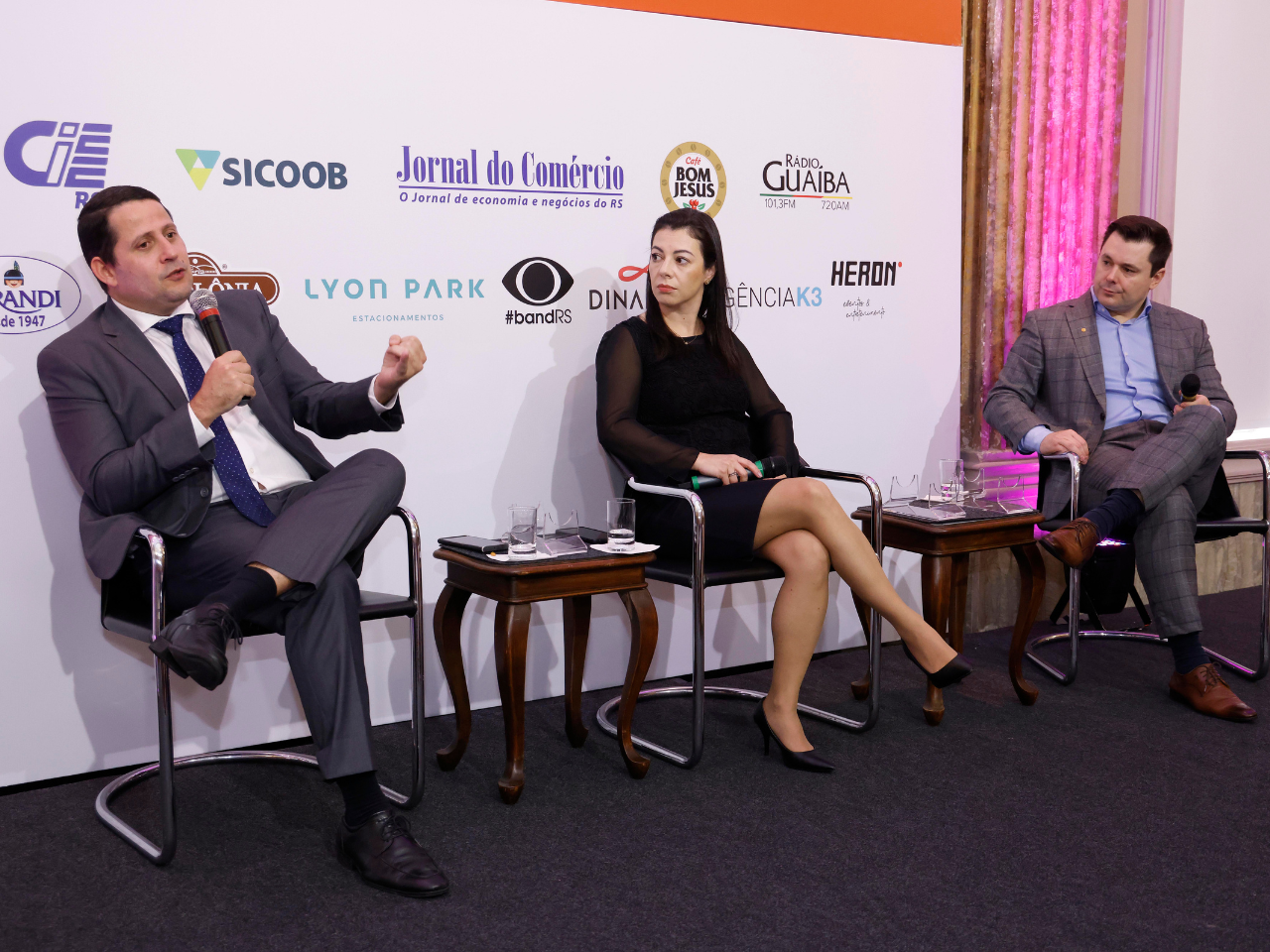 Juarez Fortes, Marcele Adames e Gleison Sch&uuml;tz palestraram para os integrantes da Associa&ccedil;&atilde;o Comercial de Porto Alegre