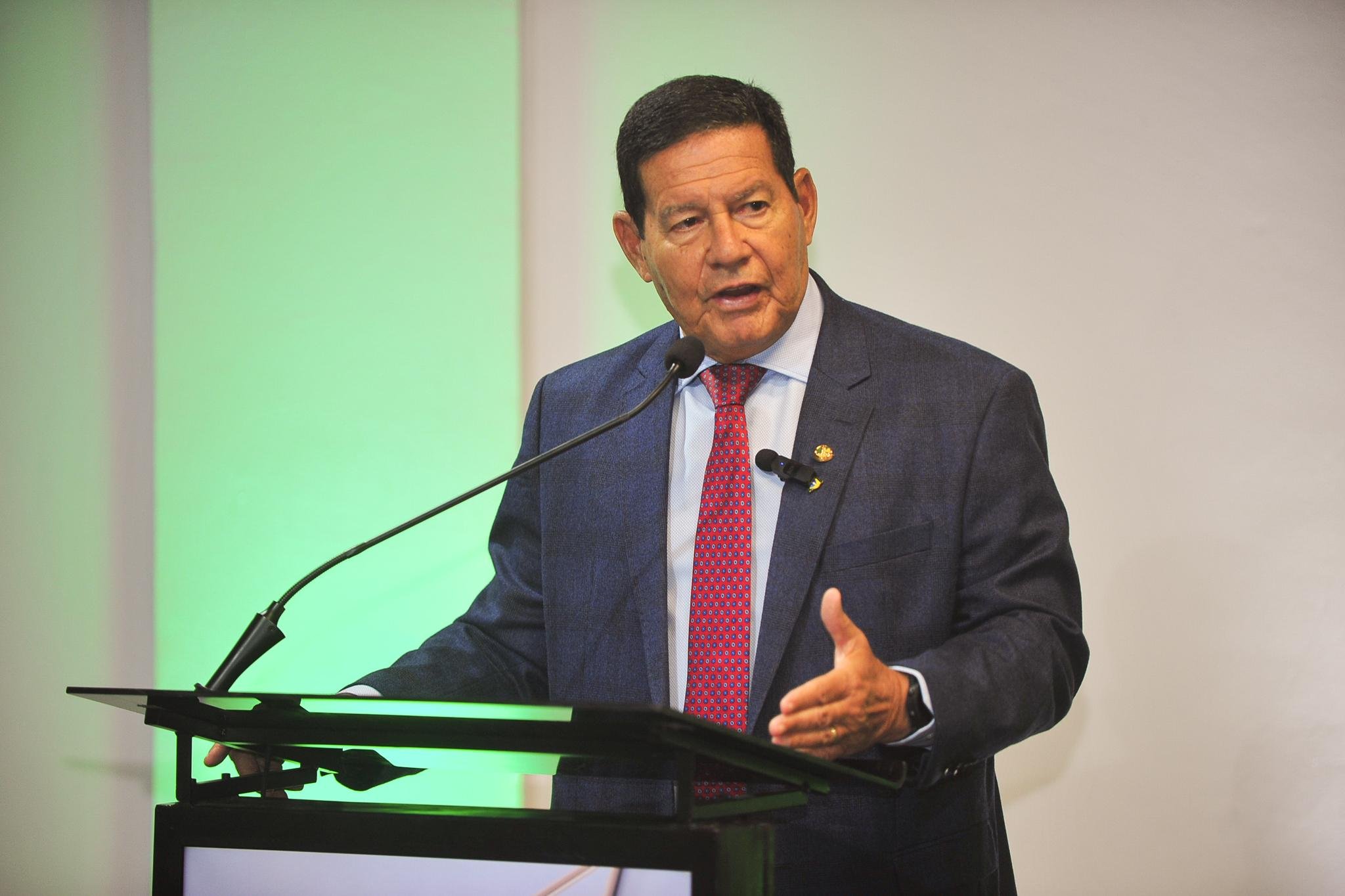 Senador Hamilton Mour&atilde;o palestou para empres&aacute;rios na Fiergs