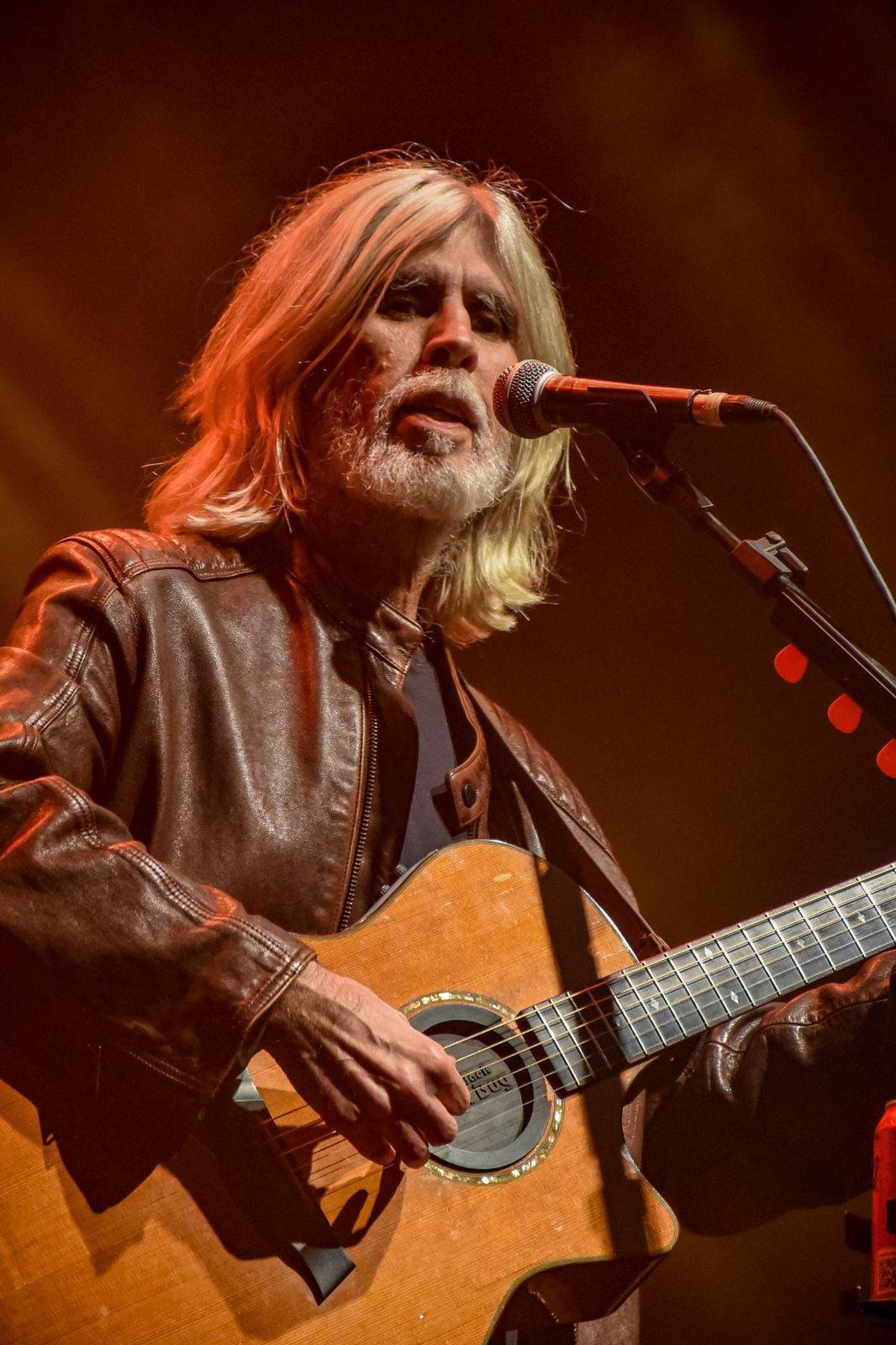 Oswaldo Montenegro realiza a primeira apresenta&ccedil;&atilde;o com orquestra em Porto Alegre neste s&aacute;bado