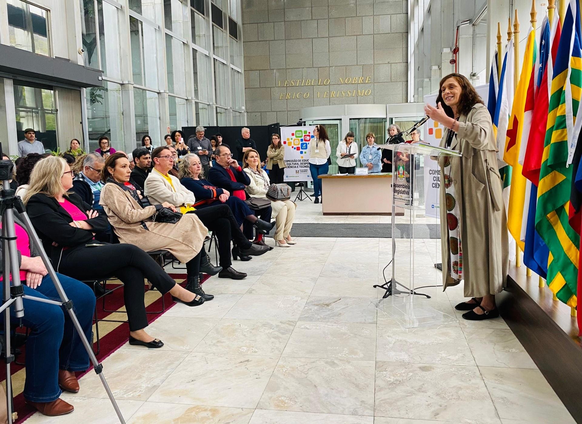Lan&ccedil;amento foi realizado nesta segunda-feira (16/10), pela presidente da Comiss&atilde;o de Educa&ccedil;&atilde;o, deputada Sofia Cavedon