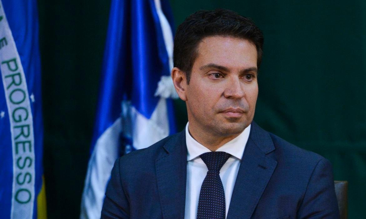 "Rogamos que as investiga&ccedil;&otilde;es prossigam atinentes a fatos, fundamentos e provas, n&atilde;o se levando por falsas narrativas e especula&ccedil;&otilde;es", escreveu Ramagem