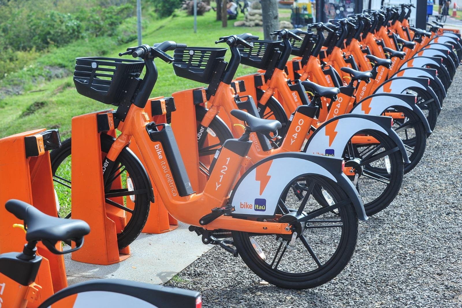 Bikes el&eacute;tricas j&aacute; est&atilde;o dispon&iacute;veis para aluguel no aplicativo Bike Ita&uacute;