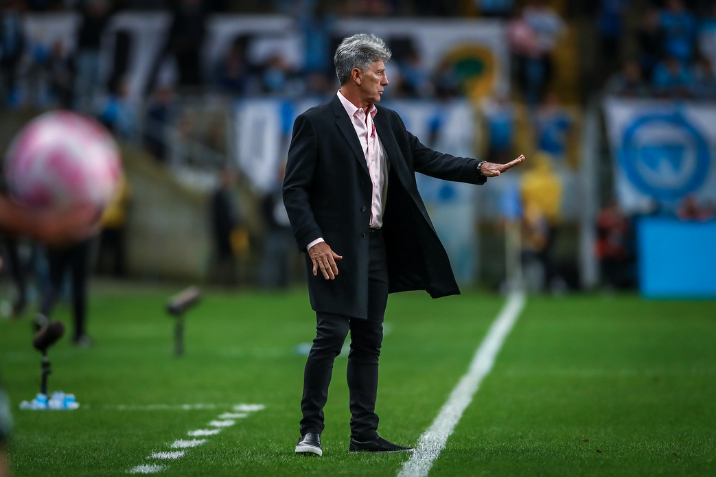 Renato tenta estancar crise t&eacute;cnica recente