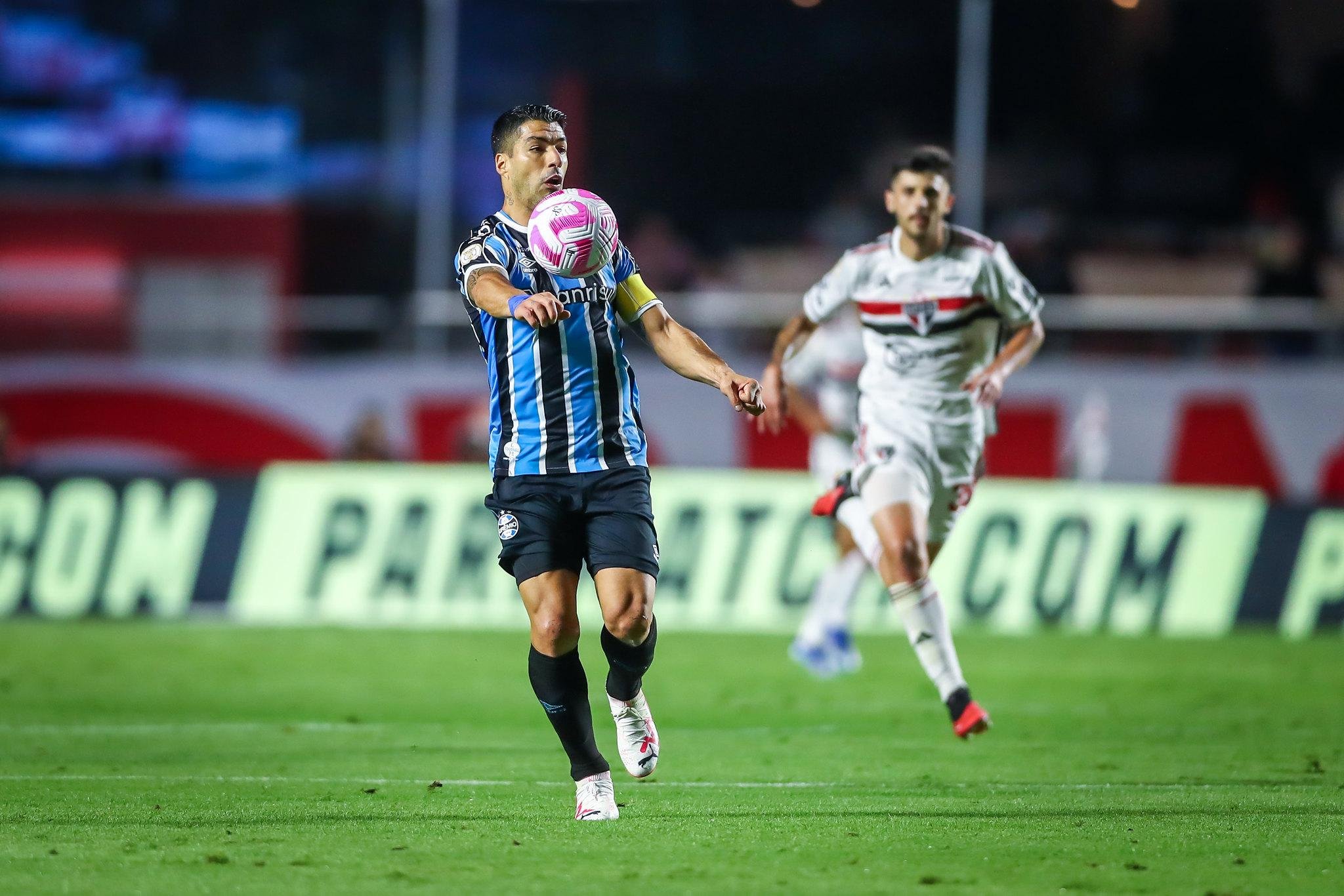 Su&aacute;rez recebeu o terceiro cart&atilde;o amarelo contra o S&atilde;o Paulo