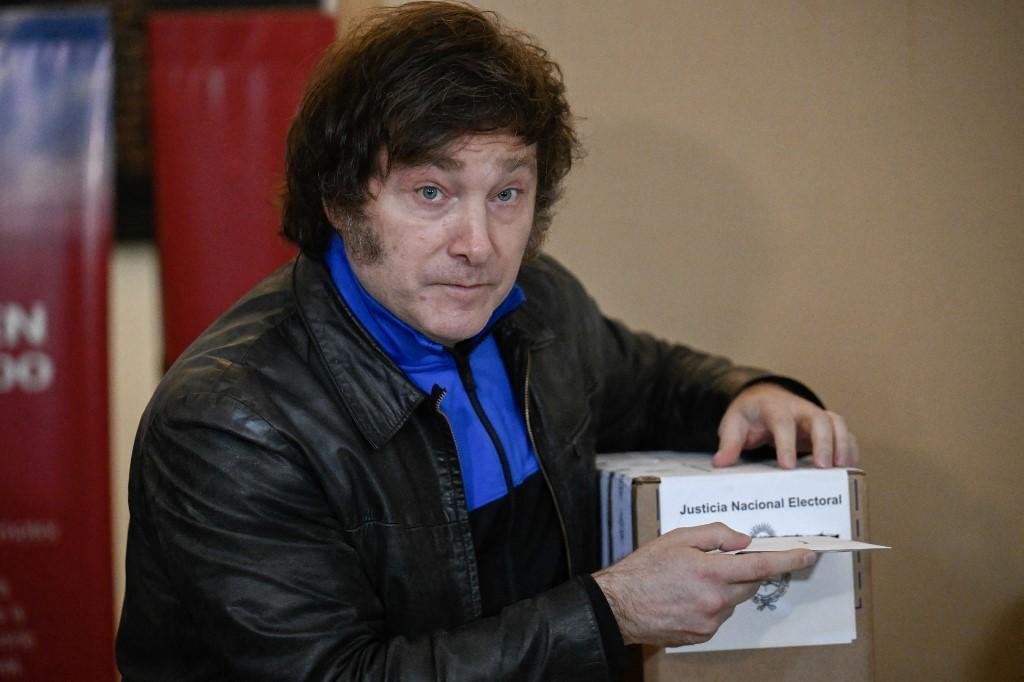 Javier Milei j&aacute; anunciou que eleito ir&aacute; romper as rela&ccedil;&otilde;es com o Brasil por considerar Lula comunista