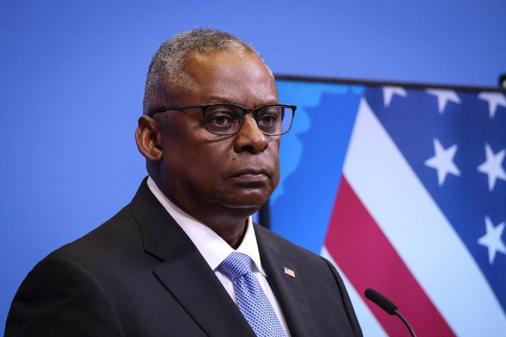 Washington ordenou hoje a retirada dos funcion&aacute;rios n&atilde;o essenciais da sua embaixada em Bagd&aacute; e do seu consulado em Erbil