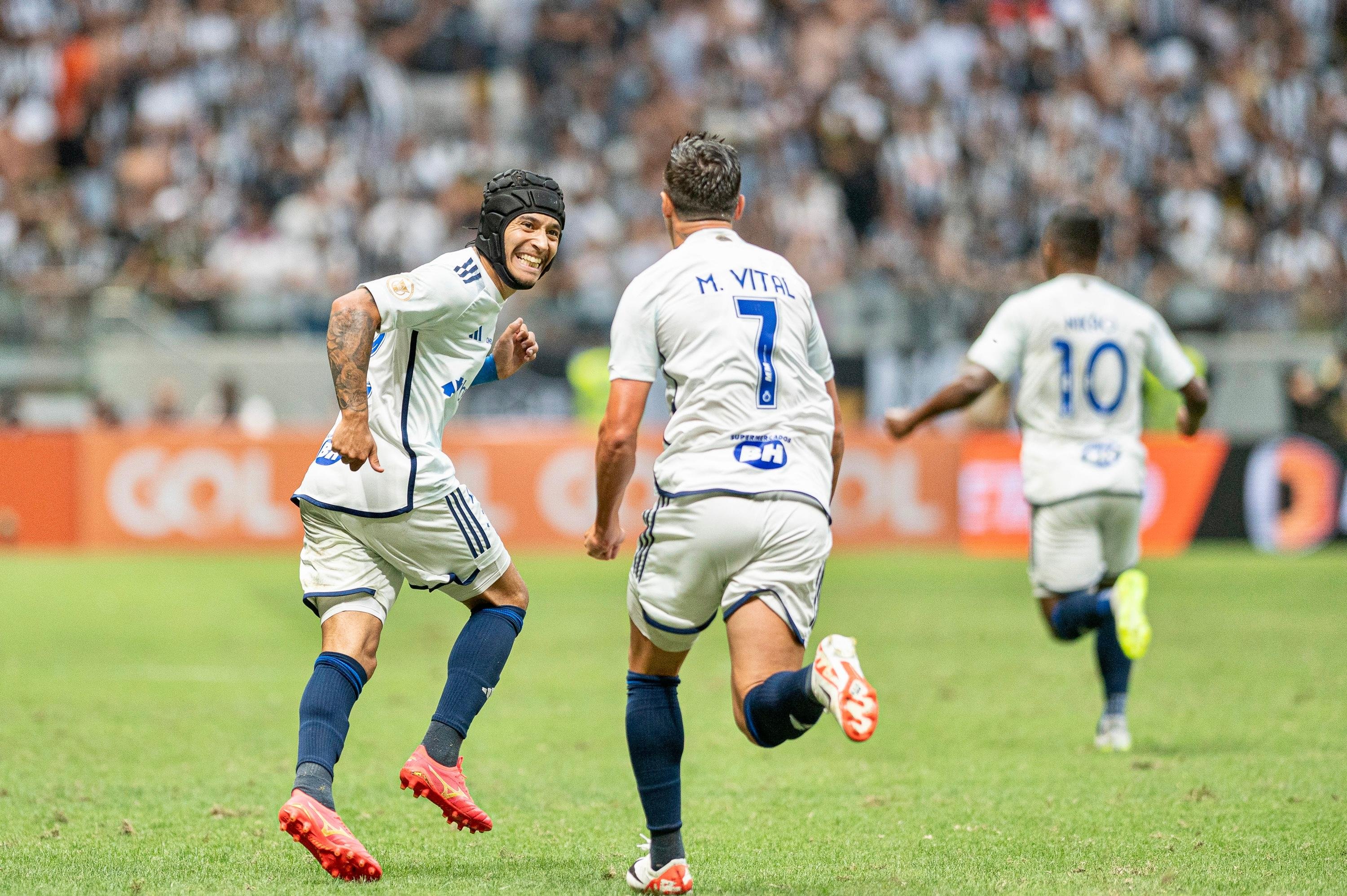 Vit&oacute;ria no cl&aacute;ssico alivia a Raposa