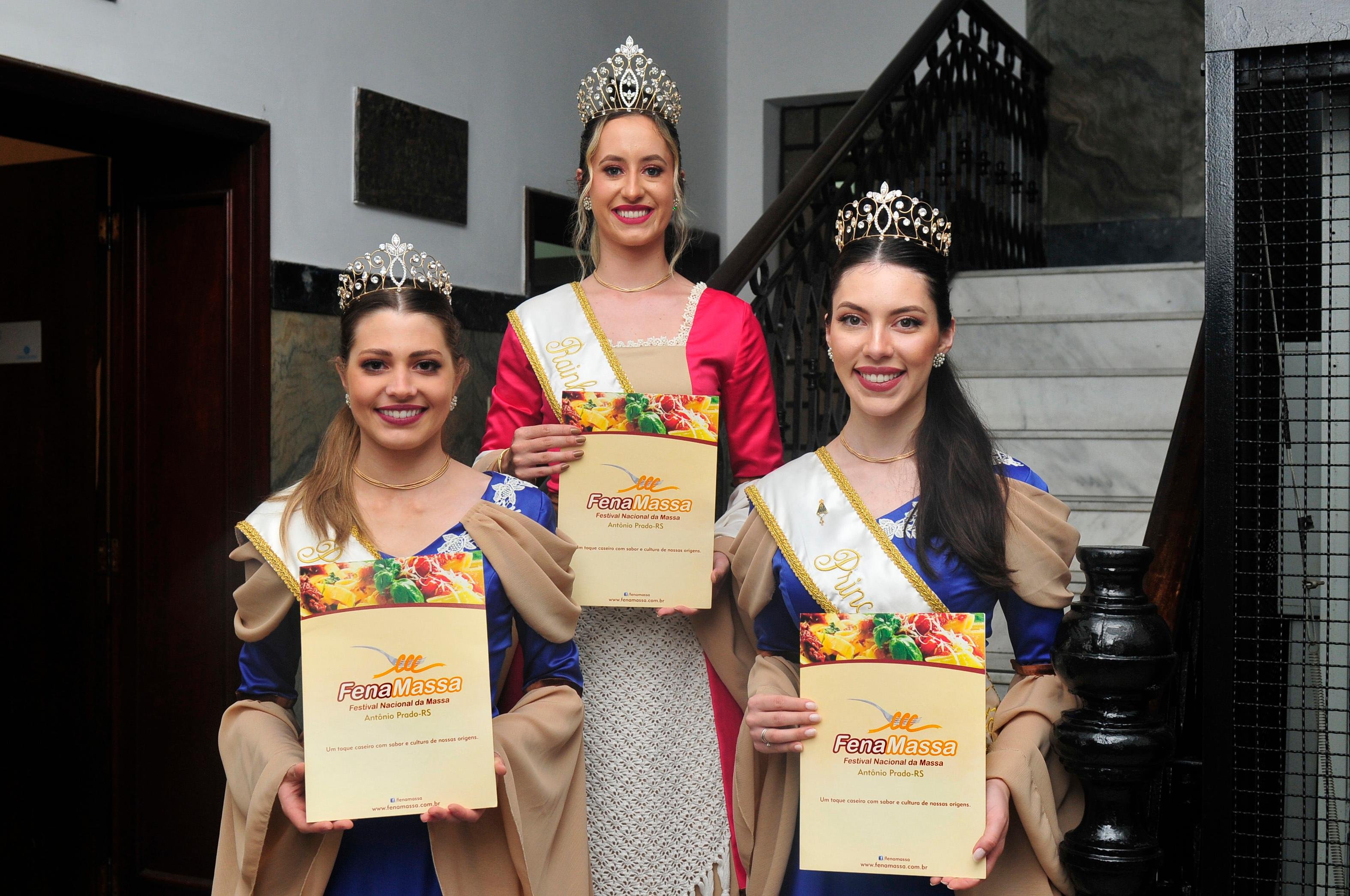 A rainha Ingrid Lodi Barison e as princesas Ana J&uacute;lia Torresan Cavazzola e Amanda Falavigna visitaram o Correio do Povo nesta segunda-feira para divulgar o evento