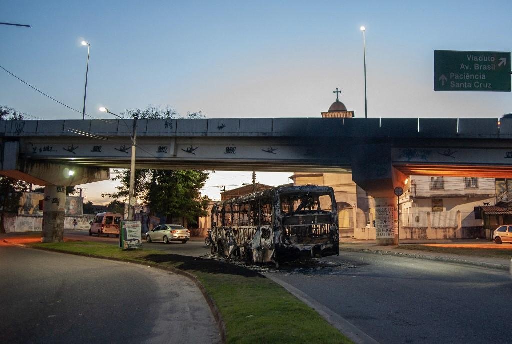 Coletivos foram incendiados em ataques