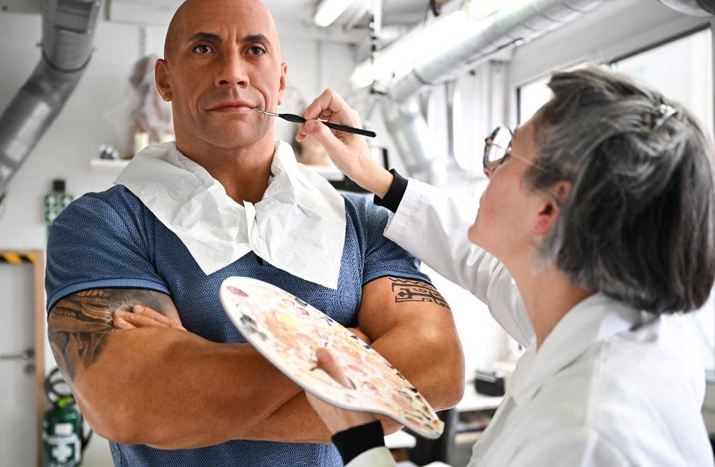 O pr&oacute;prio Dwayne Johnson alegou que a est&aacute;tua n&atilde;o se parecia com ele, particularmente em rela&ccedil;&atilde;o ao tom de pele