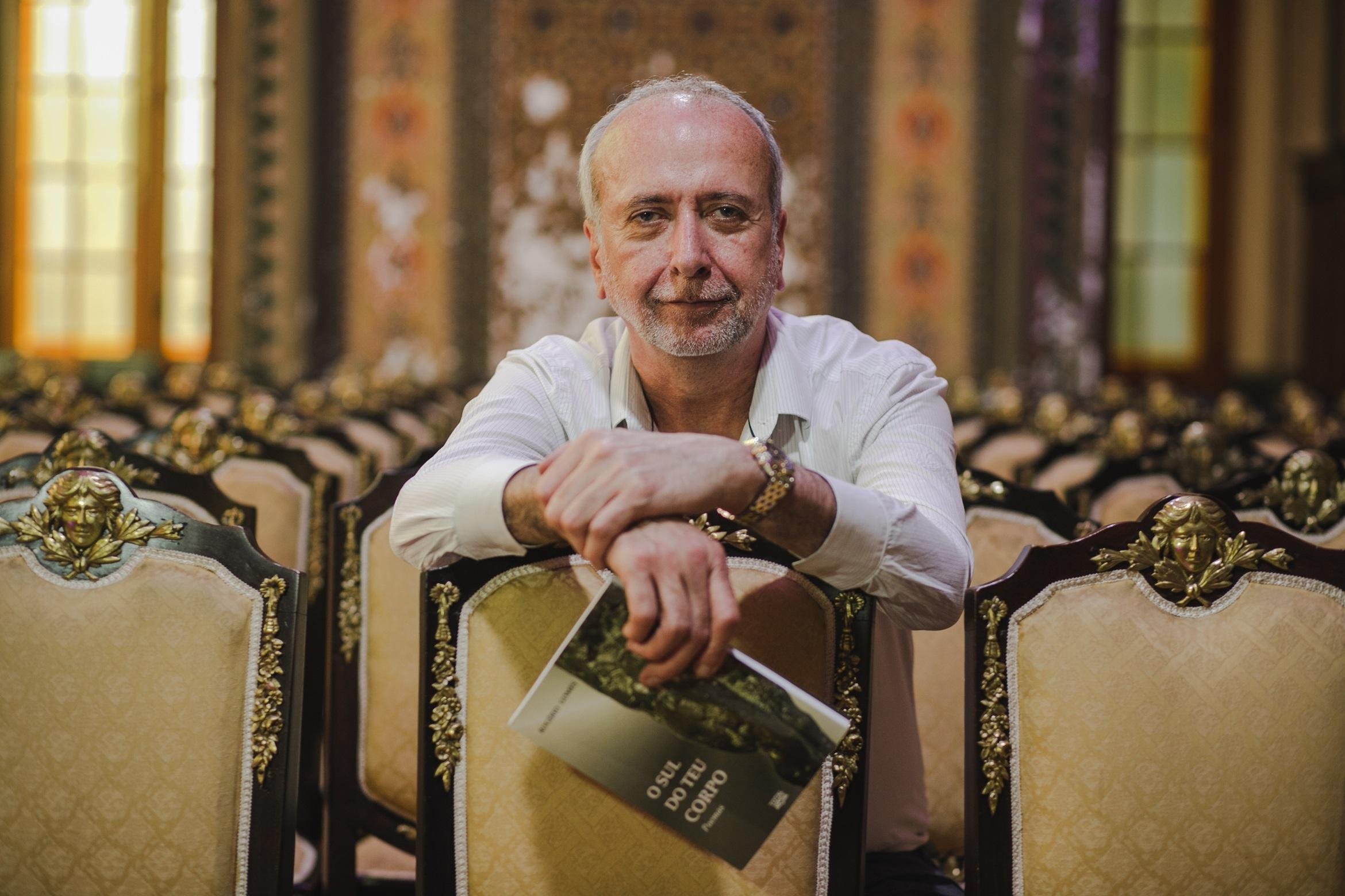 O  m&eacute;dico cardiologista, escritor e fot&oacute;grafo Rog&eacute;rio Gomes realiza sess&atilde;o de aut&oacute;grafos